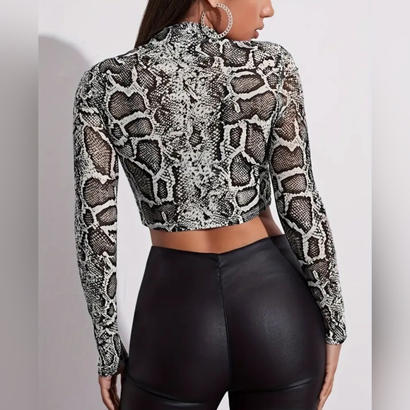 🖤 Sheer Snakeskin Crop - Picture 3 of 4